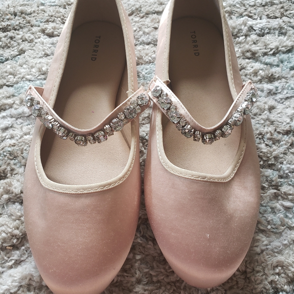 Torrid size 12 W rhinestone flats